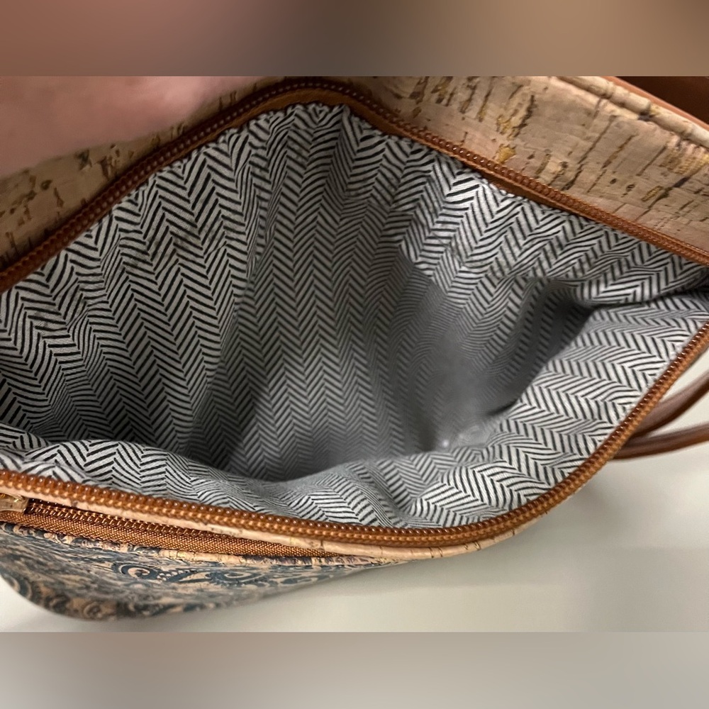 Natural cork crossbody bag and Cork zip around Wallet - Picture 14 of 16